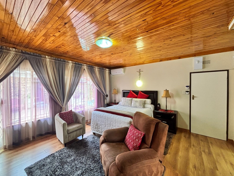 5 Bedroom Property for Sale in Flamwood North West